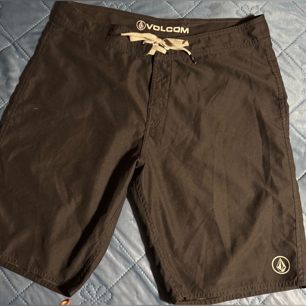 EUC Men’s Black Volcom 19inch Board Short size 34
